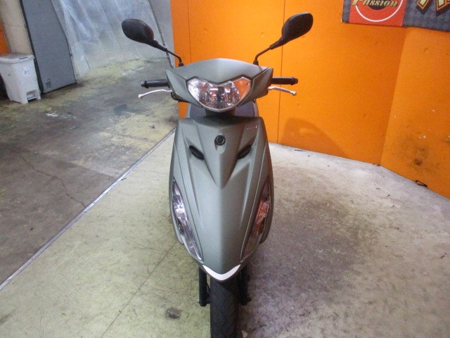 フロントから見てもこの通り状態グッド！やはり２０２１年のこのイヤーカラーのミリタリー感はたまらない！